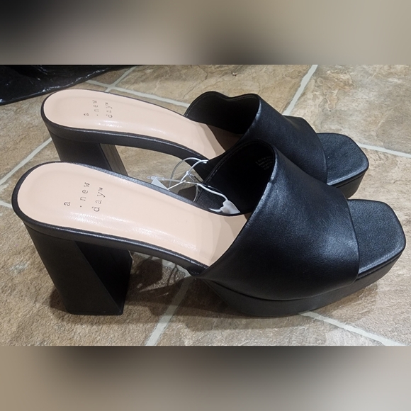 A New Day Black/Kathy Heels NWT - Picture 2 of 5